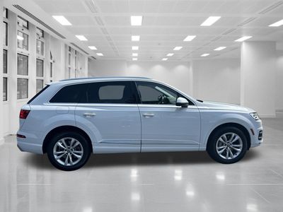 2019 Audi Q7 — interior view
