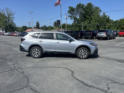 2020 Subaru Outback — detail view