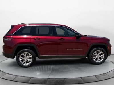 2023 Jeep Grand Cherokee — side profile view