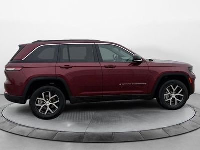2024 Jeep Grand Cherokee — side profile view