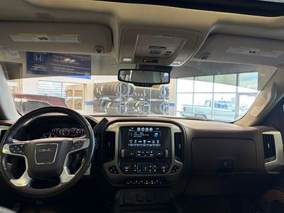 2017 GMC Sierra 1500 — interior view