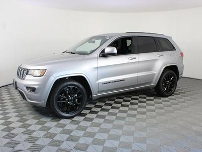 2018 Jeep Grand Cherokee — side profile view