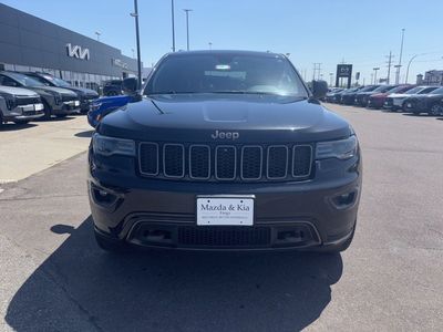 2016 Jeep Grand Cherokee — side profile view