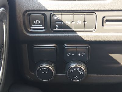 2023 Chevrolet Suburban - Photo 13
