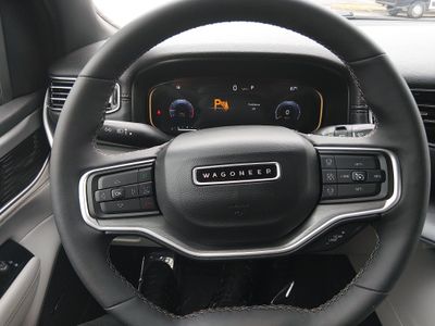 2025 Jeep Wagoneer — photo 12 view