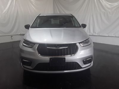 2024 Chrysler Pacifica — side profile view