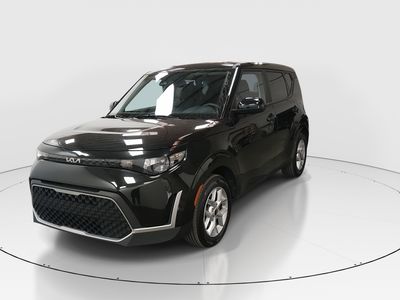 2025 Kia Soul LX FWD — front three-quarter view