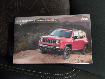 2023 Jeep Renegade — photo 12 view