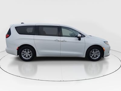 2023 Chrysler Voyager - Photo 8