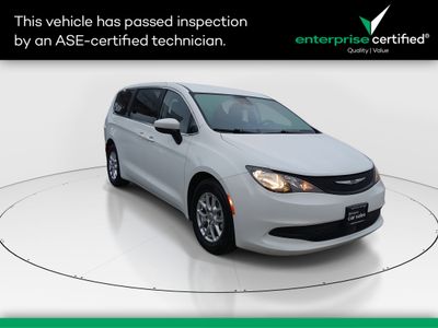 2023 Chrysler Voyager - Photo 2