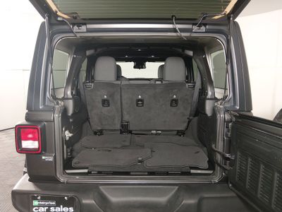 2024 Jeep Wrangler - Photo 11