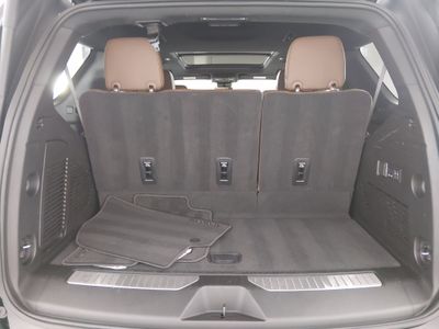 2025 Chevrolet Tahoe — photo 11 view
