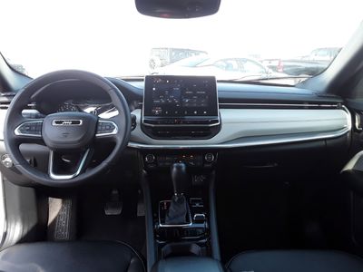 2024 Jeep Compass - Photo 11