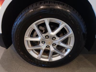 2024 Chevrolet Equinox — photo 10 view