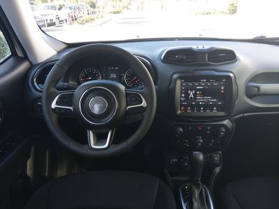 2023 Jeep Renegade - Photo 12