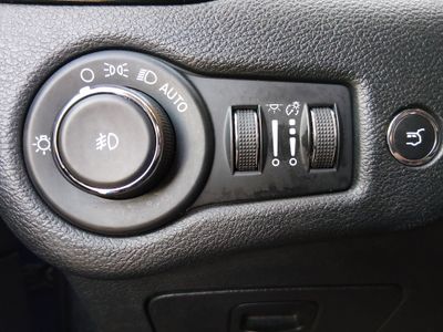 2023 Jeep Cherokee - Photo 13