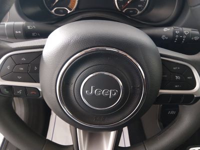 2023 Jeep Renegade - Photo 12