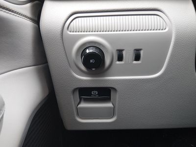 2025 Jeep Wagoneer — photo 13 view