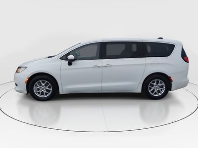 2023 Chrysler Voyager - Photo 7