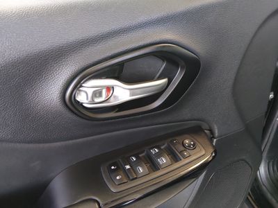 2023 Jeep Cherokee - Photo 14
