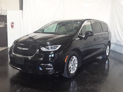 2024 Chrysler Pacifica Touring L FWD — front three-quarter view