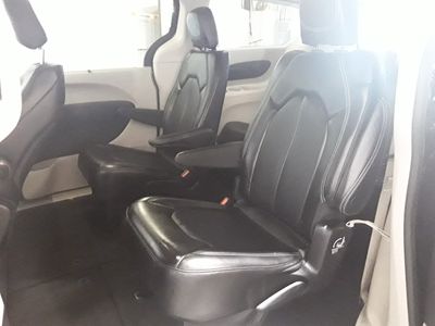 2024 Chrysler Pacifica — photo 12 view
