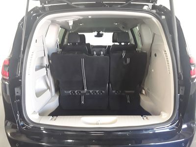 2024 Chrysler Pacifica — photo 9 view