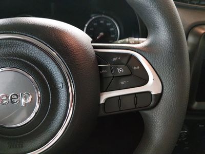 2023 Jeep Renegade — photo 13 view