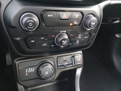 2023 Jeep Renegade — photo 18 view