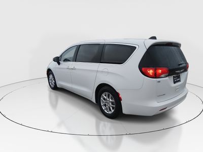2023 Chrysler Voyager - Photo 4