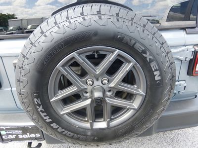 2024 Jeep Wrangler - Photo 17