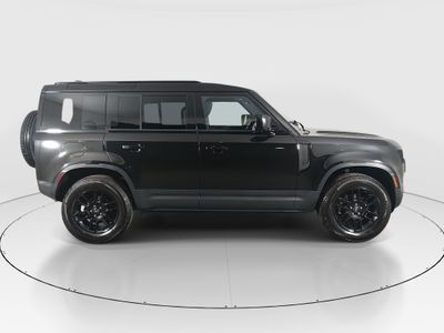 2025 Land Rover Defender — photo 8 view