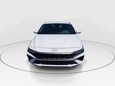 2024 Hyundai Elantra - Photo 2