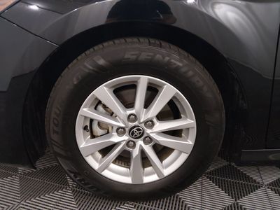 2025 Toyota Camry — photo 10 view