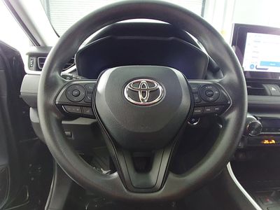 2025 Toyota RAV4 - Photo 12