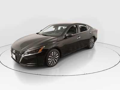 2025 Nissan Altima - Photo 3