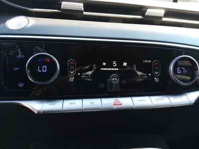 2025 Genesis GV70 — photo 18 view