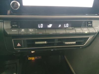 2025 Toyota Camry — photo 13 view