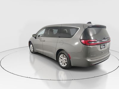 2023 Chrysler Pacifica — detail view