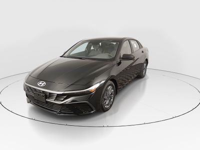 2024 Hyundai Elantra - Photo 3