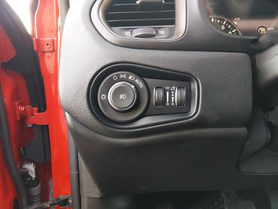 2023 Jeep Renegade - Photo 12