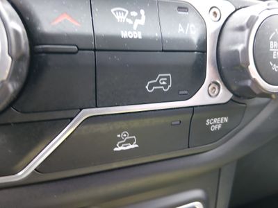 2023 Jeep Gladiator - Photo 19