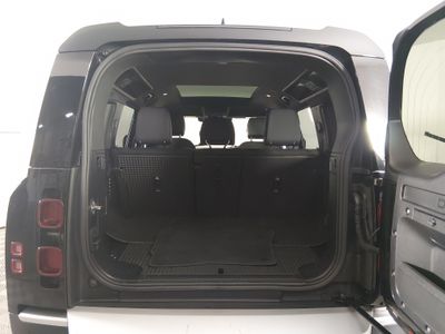 2025 Land Rover Defender — photo 11 view