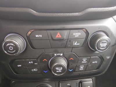 2023 Jeep Renegade - Photo 13