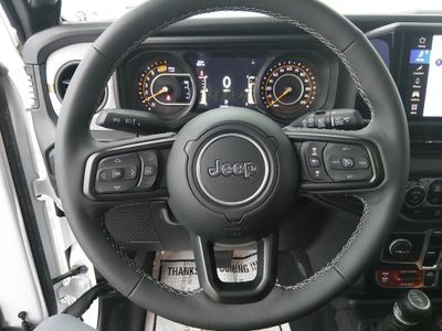 2025 Jeep Wrangler - Photo 12