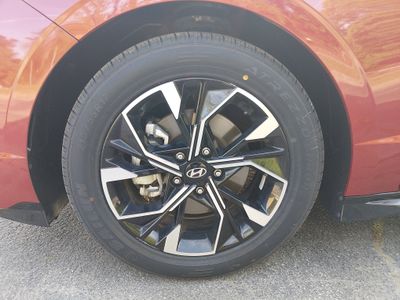 2025 Hyundai Sonata - Photo 10