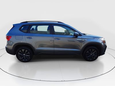 2024 Volkswagen Taos - Photo 8