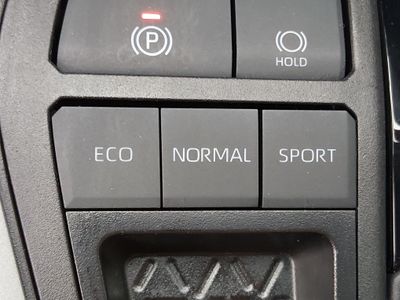 2024 Toyota RAV4 — photo 18 view