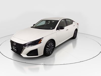 2025 Nissan Altima - Photo 3