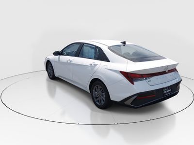 2024 Hyundai Elantra - Photo 5